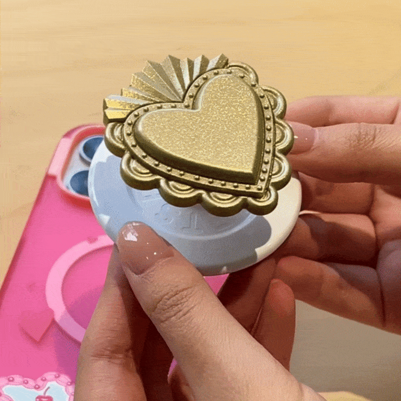 PopOut Sacred Heart Gold — PopGrip for MagSafe image number 2